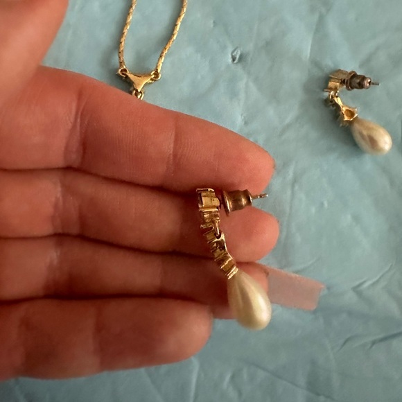 VINTAGE CHRISTIAN DIOR GOLD PLATED CRYSTAL PEARL EARRINGS NECKLACE SET BRAND NEW - Picture 6 of 10
